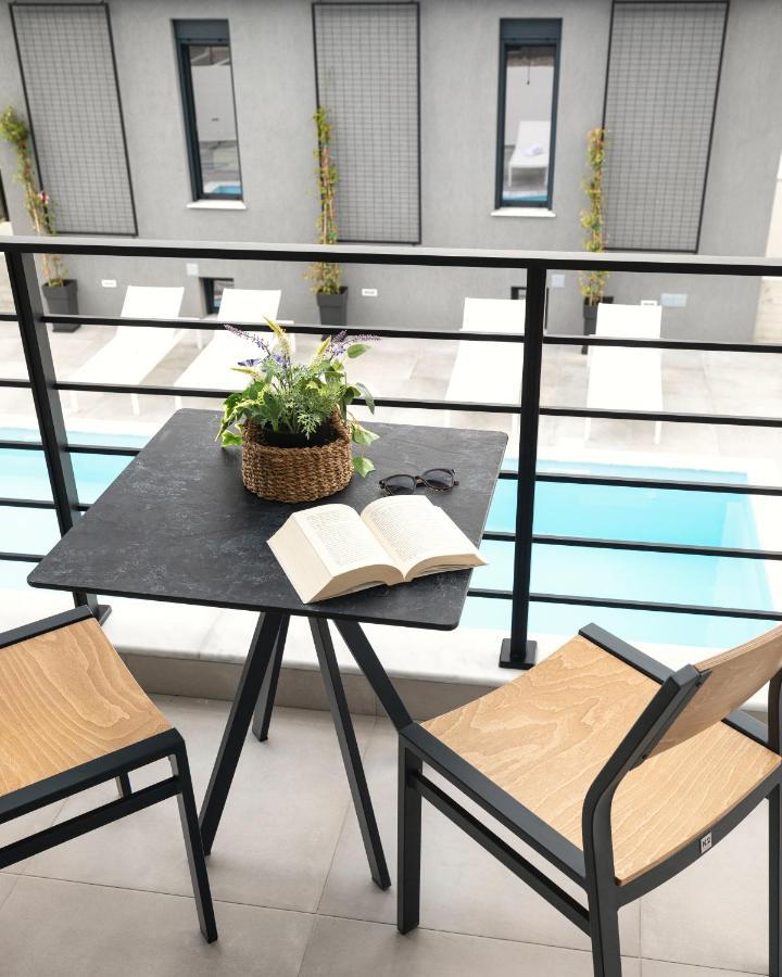 Cove Suites Nea Iraklitsa Exterior foto